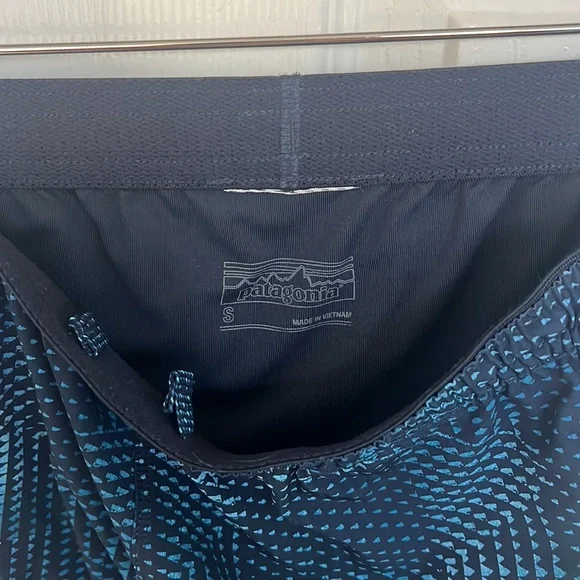 Patagonia board shorts with 3 zippered pockets - Picture 4 of 6